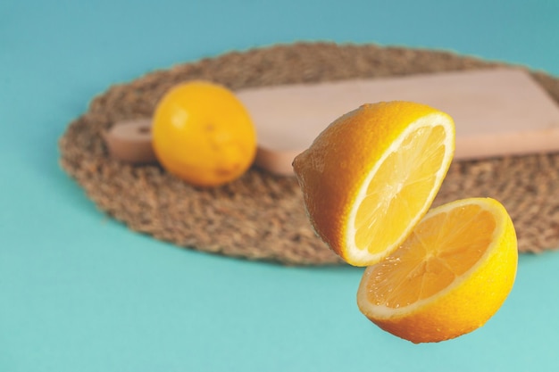 Photo close-up of orange fruit on table