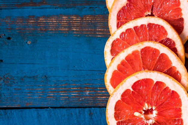 Photo close-up of orange fruit on table