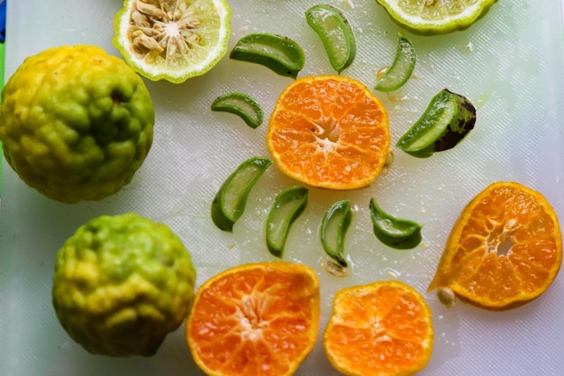 Foto close-up di frutti d'arancia sulla tavola