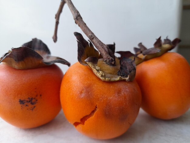 Foto close-up di frutta d'arancia su tavola