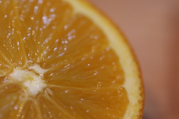 Foto close-up di una fetta d'arancia