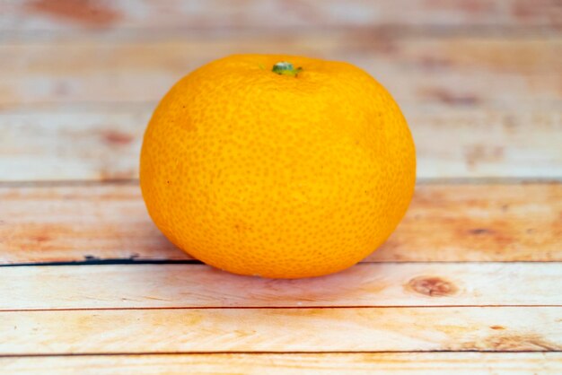 Photo close-up of orange on table