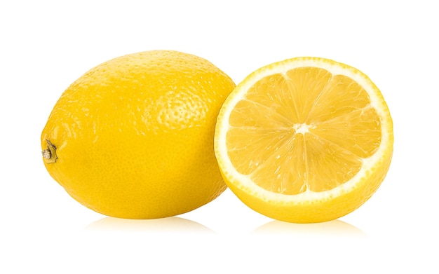 Photo close-up of oranges against white background