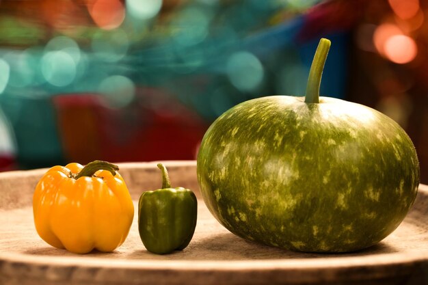 Photo close-up of oranges on table