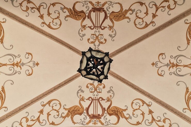 Photo close-up of ornate ceiling
