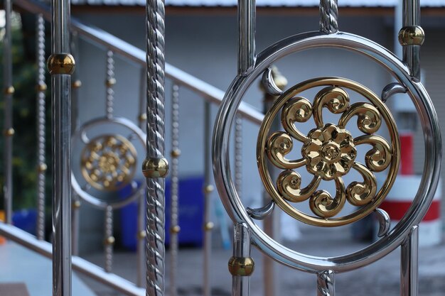 Photo close-up of ornate door