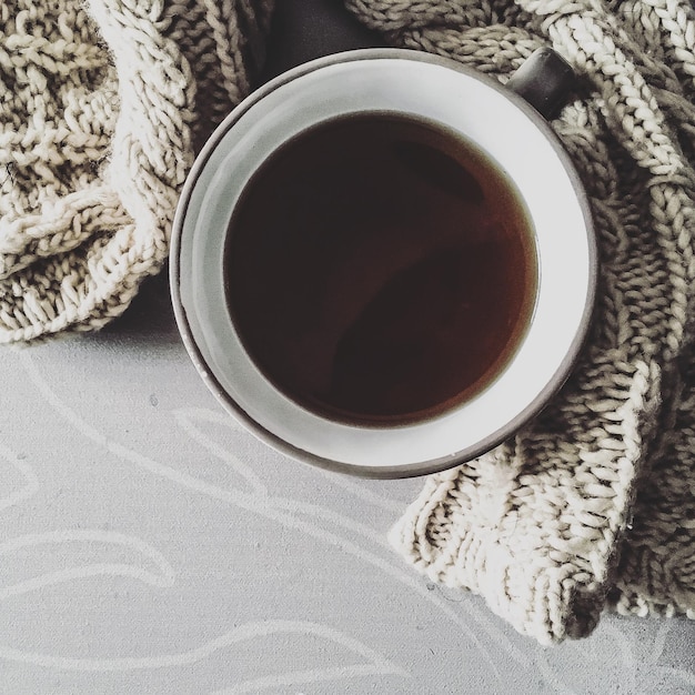 Close-up overhoogbeeld van koffie op tafel