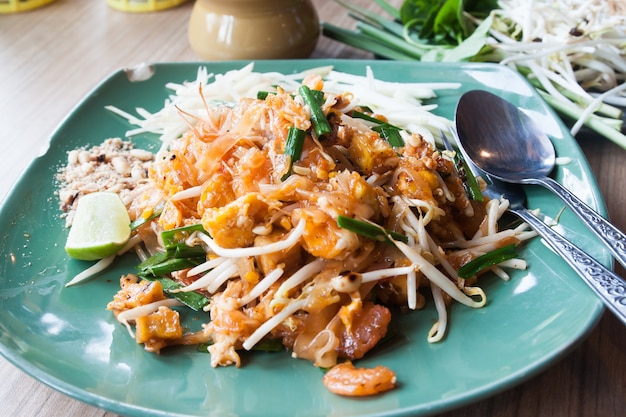 태국 인기 메뉴 Pad Thai Shrimps의 클로즈업