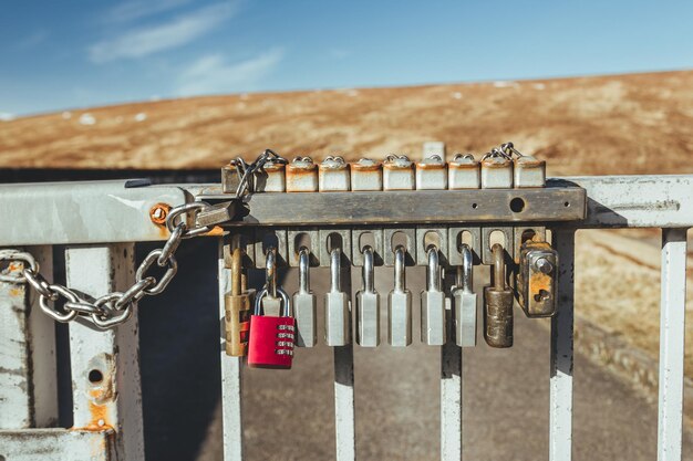 Photo close-up of padlocks outdoors