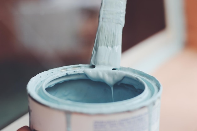 Photo close up of paint brush in can