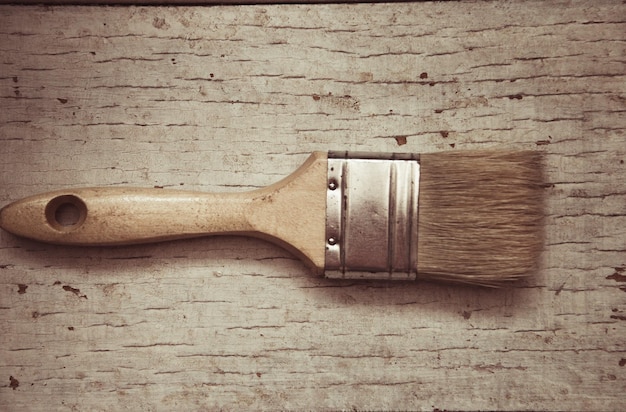 Photo close-up of paintbrush on wooden table