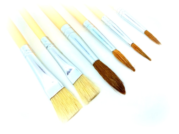 Photo close-up of paintbrushes on white background