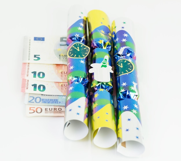 Photo close-up of paper currency and gifts over white background