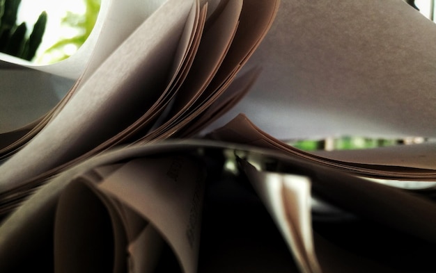 Photo close-up of papers on table