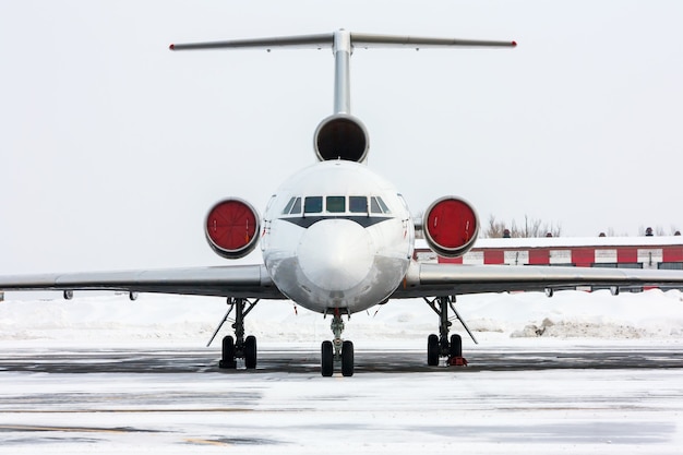 Foto primo piano dell'aereo di linea passeggeri