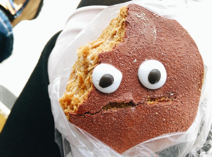 Photo close-up of pastry with eyes
