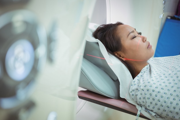 CT 스캔 검사를받는 환자의 클로즈업