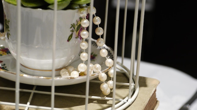 Photo close-up of pearl jewelry on table