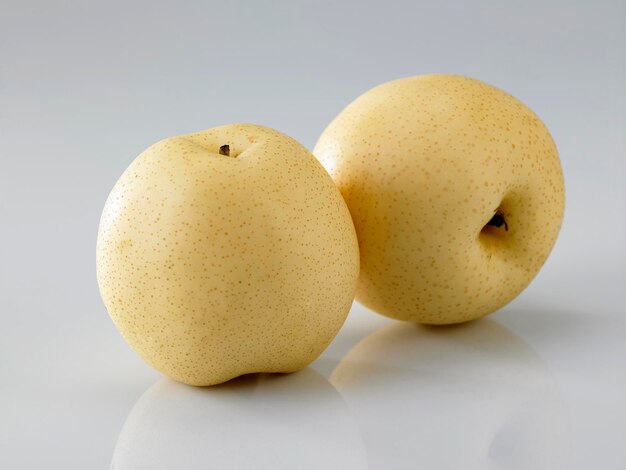 Photo close-up of pears against white background