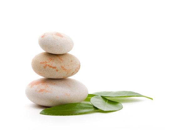 Photo close-up of pebbles against white background