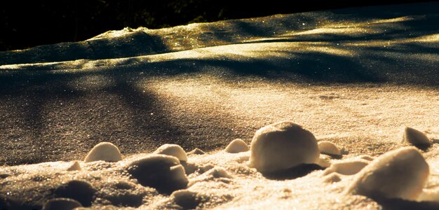 Foto close-up di ciottoli sulla spiaggia