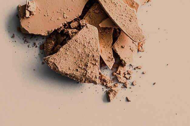 Photo close-up of pencil shavings on white background