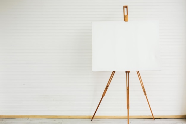 Photo close-up of pencil on white table