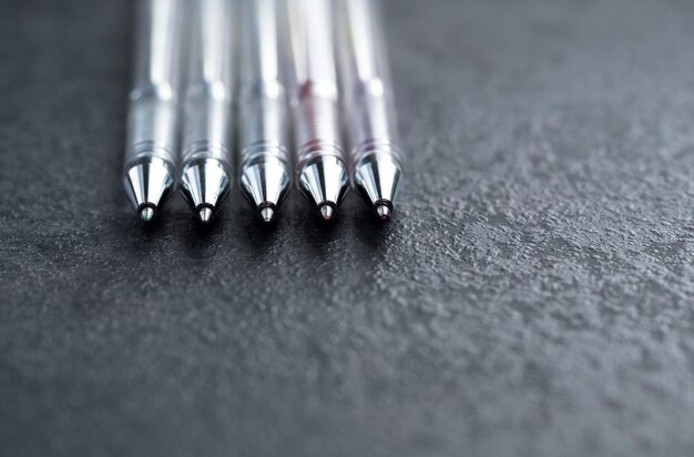 Photo close-up of pens on table