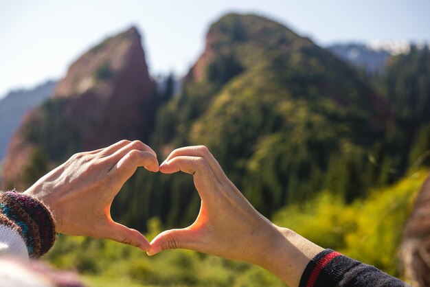 Photo close-up of people making heart shape