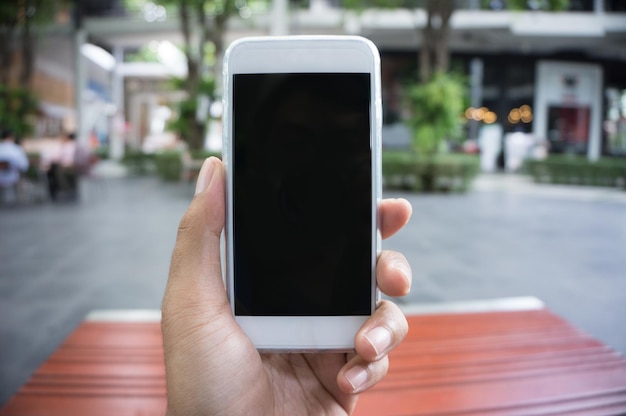 Photo close-up of person hand holding mobile phone