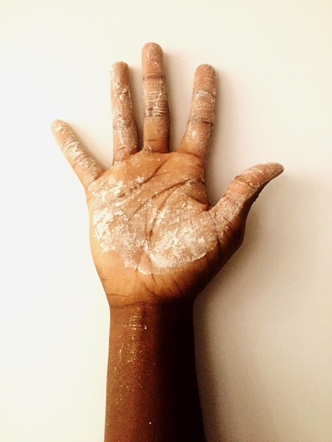 Photo close-up of person hand holding orange over white background