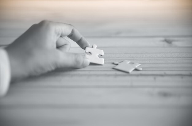 Photo close-up of person playing guitar on table