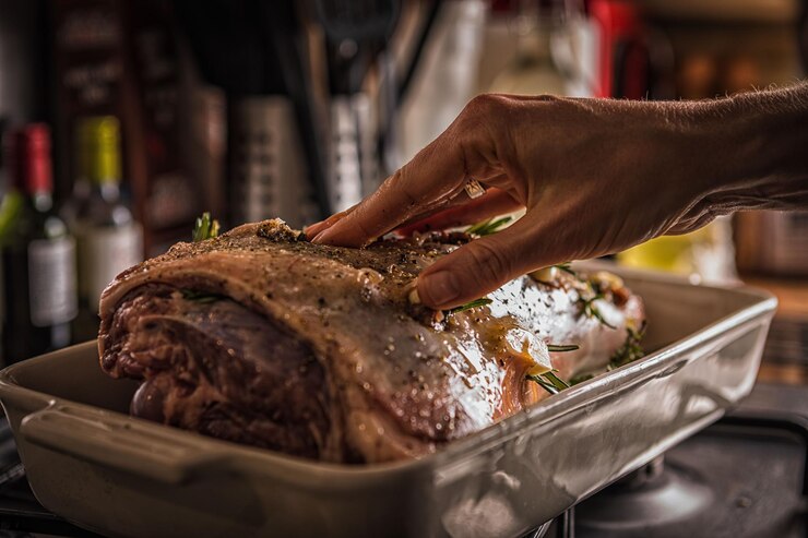 Photo close-up of person preparing food in kitchen