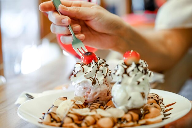 Photo close-up of person preparing food on table