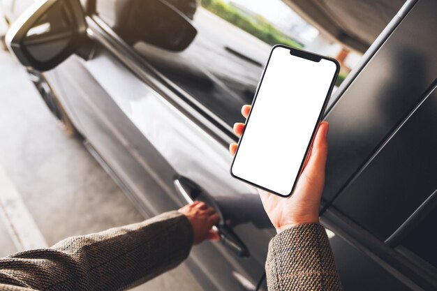 Photo close-up of person using mobile phone