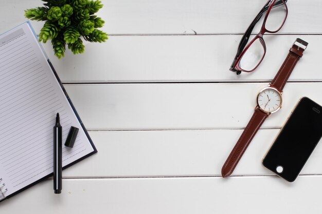 Photo close-up of personal accessories on table