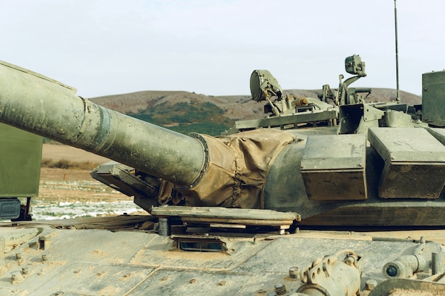 Фото Крупным планом фото российского танка на танкодроме