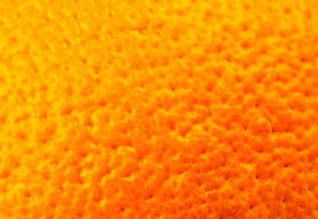 오렌지 껍질 질감의 사진을 닫습니다. 오렌지 익은 과일 배경, 매크로 보기. 인간의 피부 문제 개념, 여드름 및 셀룰라이트. 아름다운 자연, 세로 벽지.