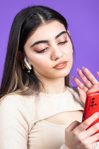 Close up photo of young lady listening music on the phone High quality photo