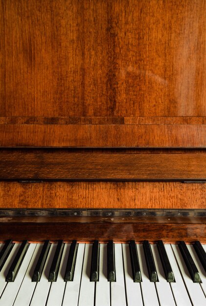 Foto prossimo piano dei tasti del pianoforte