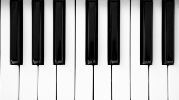 Foto prossimo piano dei tasti del pianoforte