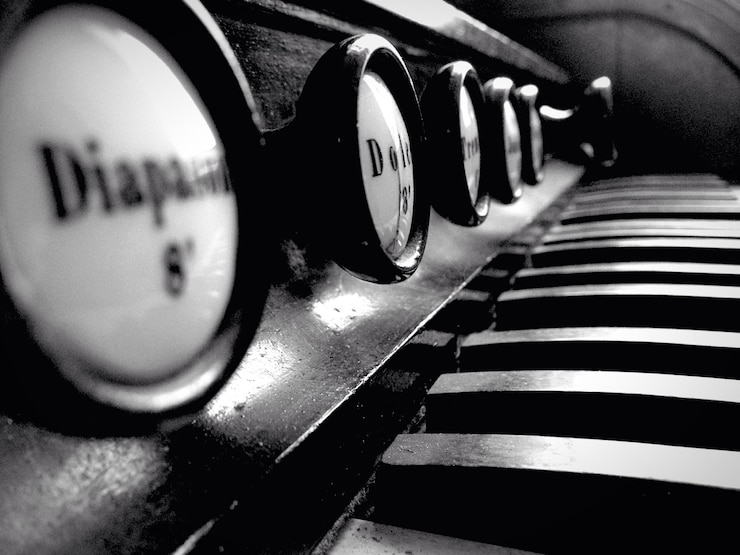 Photo close up of piano
