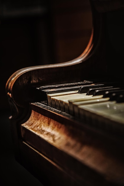 Foto prossimo piano di un pianoforte