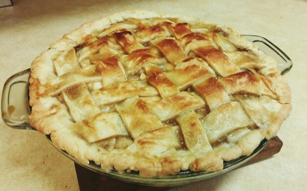 Photo close-up of pie in container