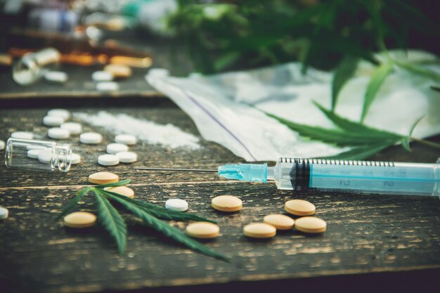 Photo close-up of pills on table