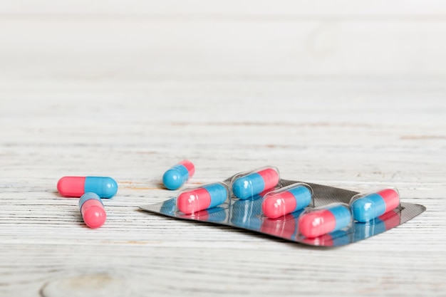 Photo close-up of pills on table