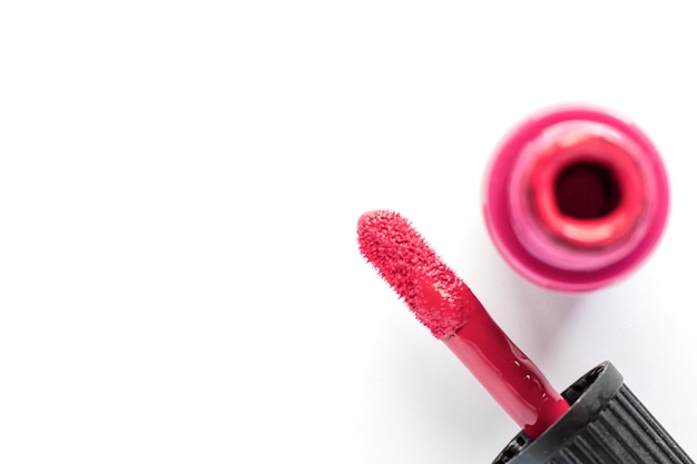 Photo close-up of pink cake against white background