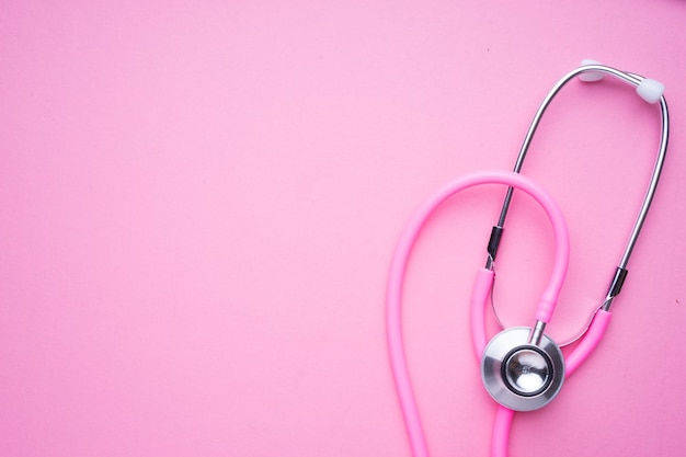 Photo close-up of pink object over colored background