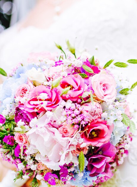 Foto close-up di un bouquet di rose rosa