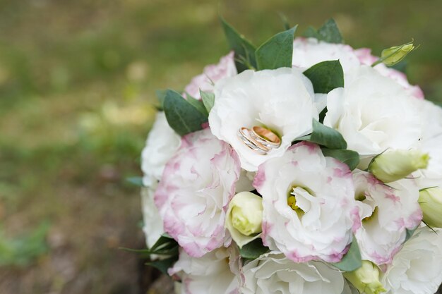 Foto close-up di un bouquet di rose rosa